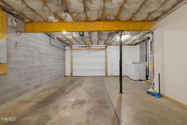 2121 South Greenwood Drive Apt 100, Johnson City, TN 37604