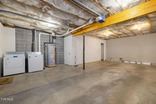 2121 South Greenwood Drive Apt 100, Johnson City, TN 37604