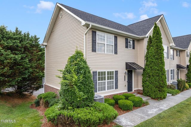 2121 South Greenwood Drive Apt 100, Johnson City, TN 37604