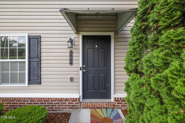 2121 South Greenwood Drive Apt 100, Johnson City, TN 37604