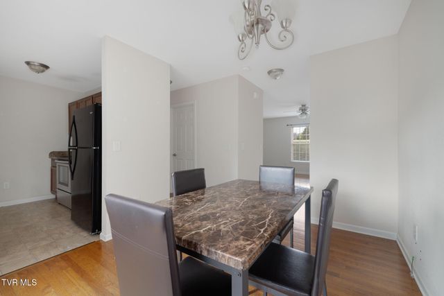 2121 South Greenwood Drive Apt 100, Johnson City, TN 37604