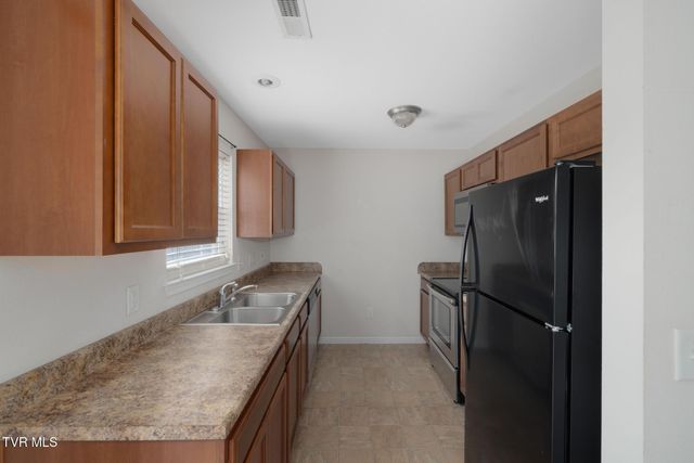 2121 South Greenwood Drive Apt 100, Johnson City, TN 37604