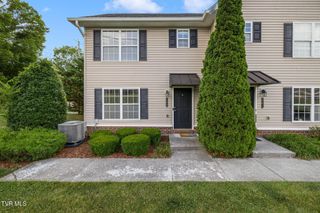 2121 South Greenwood Drive Apt 100, Johnson City, TN 37604