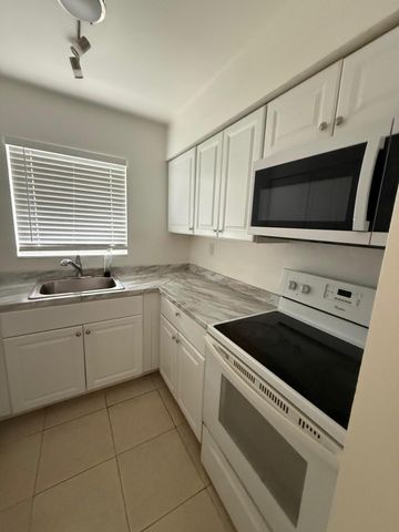 237 SE Park Street SE A, Dania Beach, FL 33004