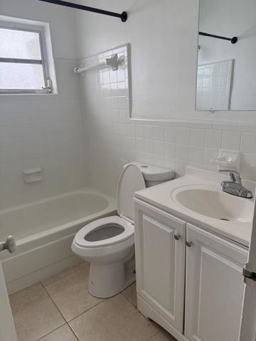 237 SE Park Street SE A, Dania Beach, FL 33004