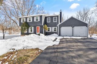 8769 Foxfire Ln, Lysander, NY 13027