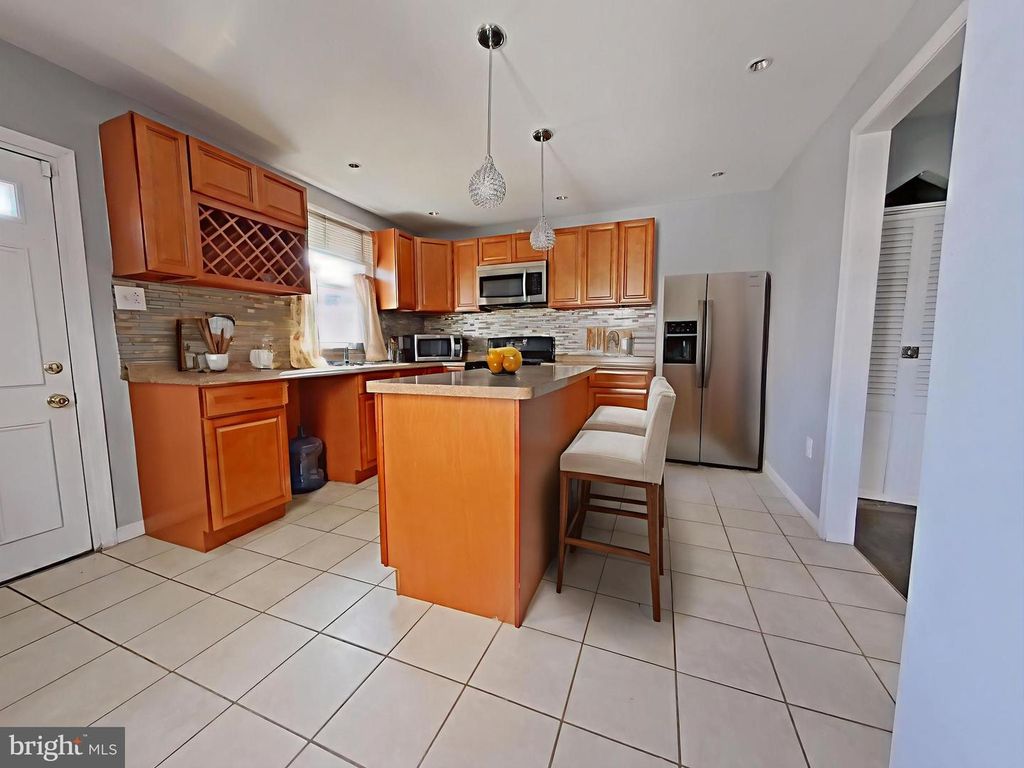 921 SERRILL AVE, Lansdowne, PA 19050