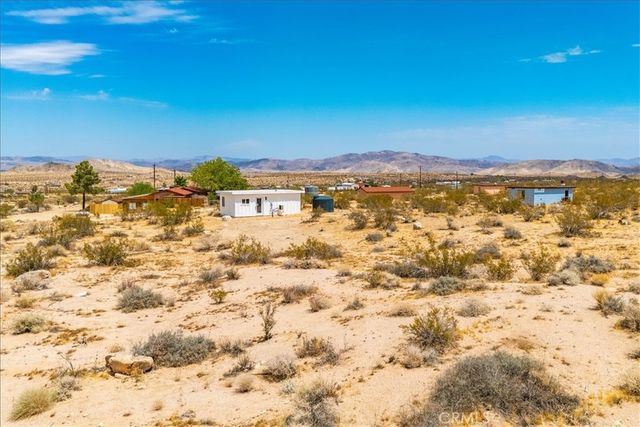 777 Quail Bush Road, Landers, CA 92285