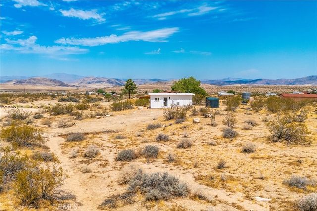 777 Quail Bush Road, Landers, CA 92285