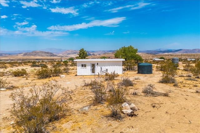 777 Quail Bush Road, Landers, CA 92285