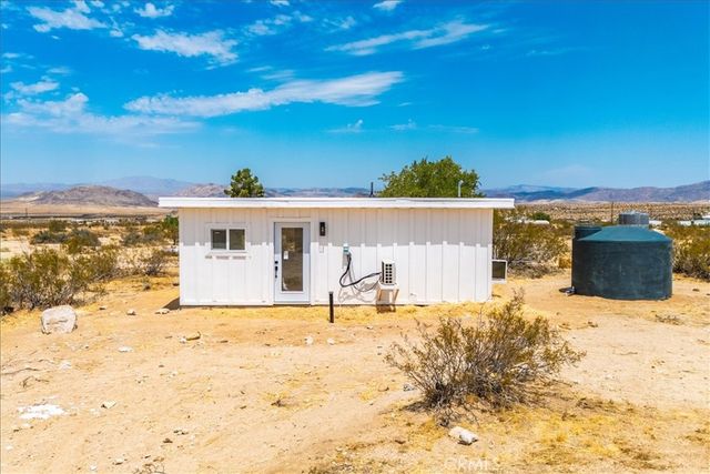 777 Quail Bush Road, Landers, CA 92285