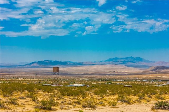 777 Quail Bush Road, Landers, CA 92285