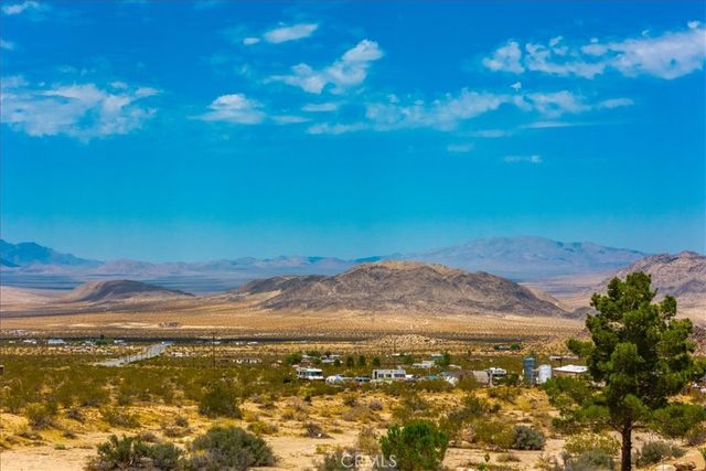 777 Quail Bush Road, Landers, CA 92285