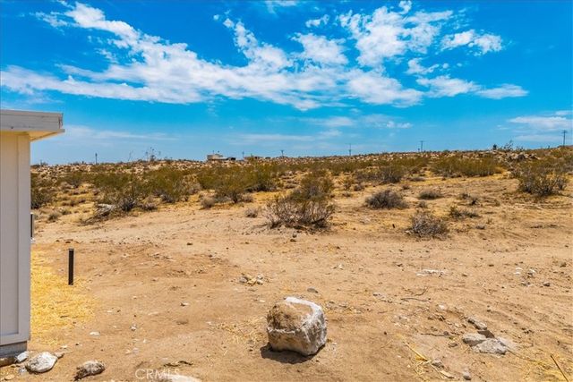 777 Quail Bush Road, Landers, CA 92285