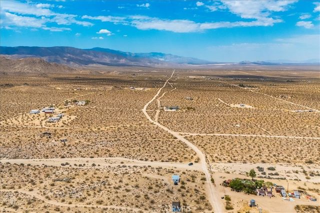 777 Quail Bush Road, Landers, CA 92285