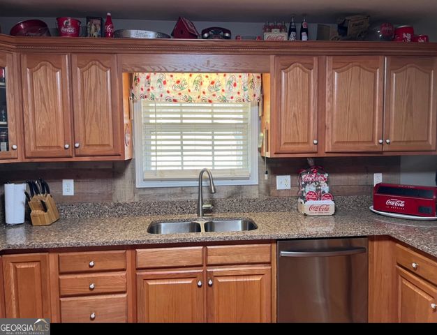 1012 Bexton Road, Moreland, GA 30259