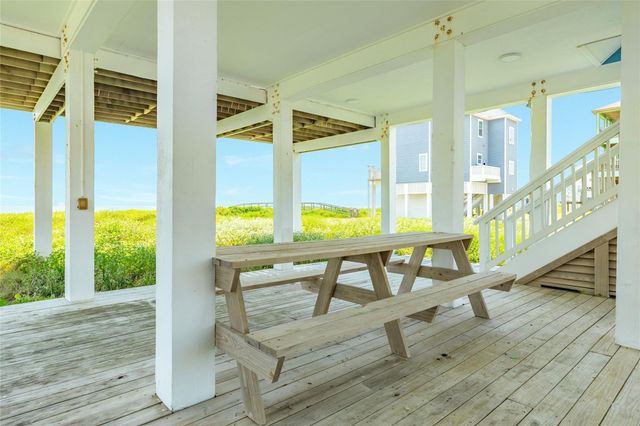 22915 Gulf Drive, Galveston, TX 77554