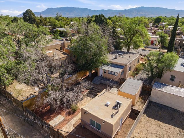 217 Amherst Drive NE, Albuquerque, NM 87106