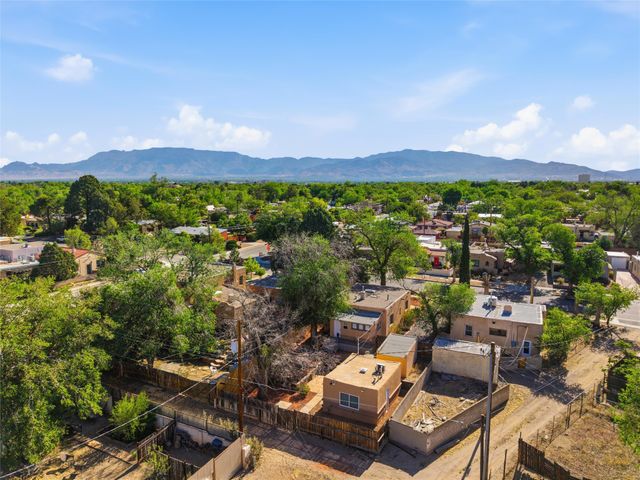 217 Amherst Drive NE, Albuquerque, NM 87106