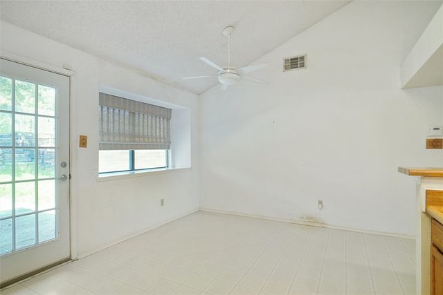 1049 Stableway Lane, Bedford, TX 76022