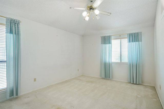 1049 Stableway Lane, Bedford, TX 76022