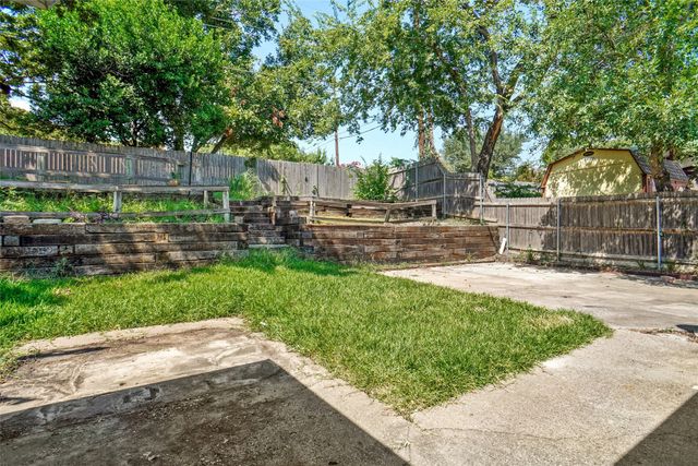 1049 Stableway Lane, Bedford, TX 76022