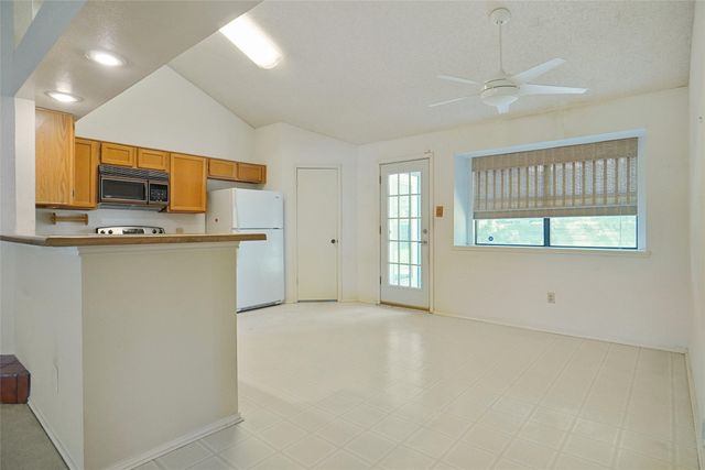 1049 Stableway Lane, Bedford, TX 76022