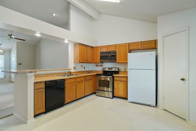 1049 Stableway Lane, Bedford, TX 76022