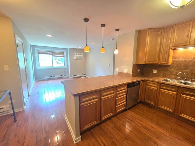 164 Dunteman Drive 101, Glendale Heights, IL 60139