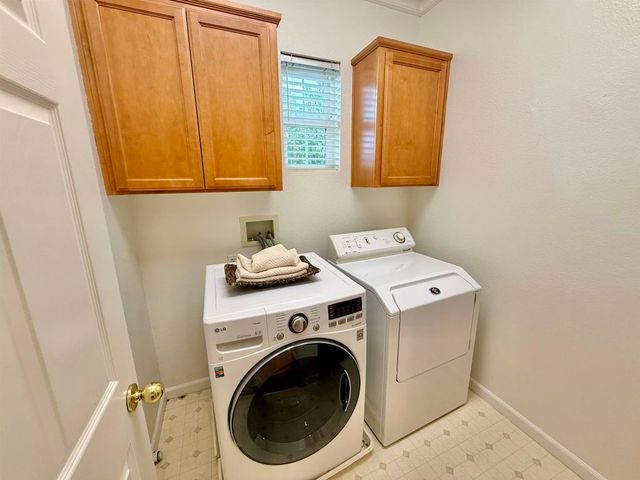 2712 Chocolate St, Pleasanton, CA 94588