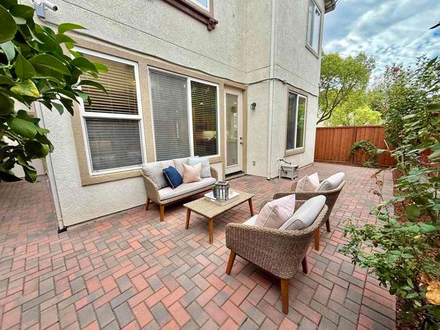 2712 Chocolate St, Pleasanton, CA 94588