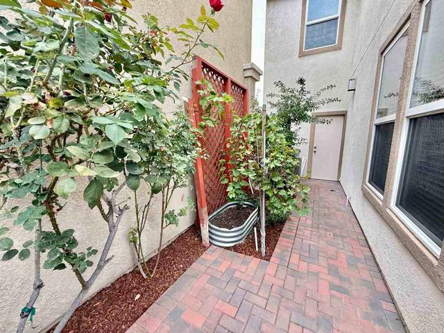 2712 Chocolate St, Pleasanton, CA 94588