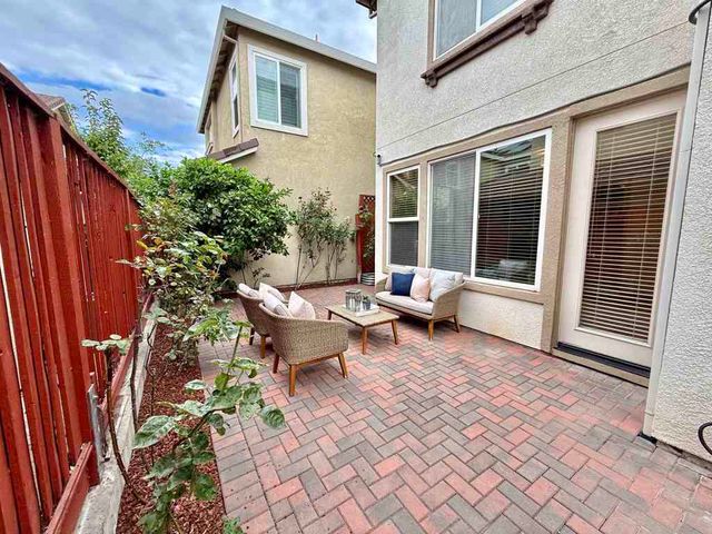 2712 Chocolate St, Pleasanton, CA 94588