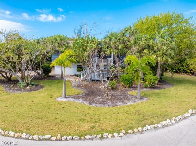 1813 Long Point LN, Sanibel, FL 33957