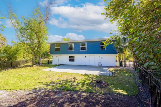 1813 Long Point LN, Sanibel, FL 33957