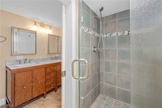 1813 Long Point LN, Sanibel, FL 33957