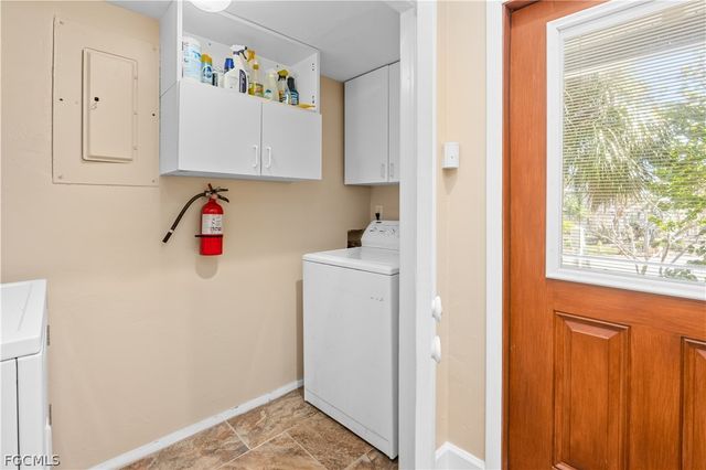 1813 Long Point LN, Sanibel, FL 33957