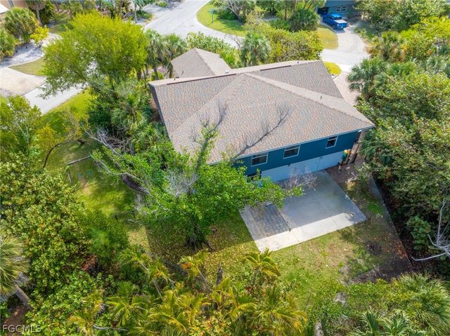 1813 Long Point LN, Sanibel, FL 33957