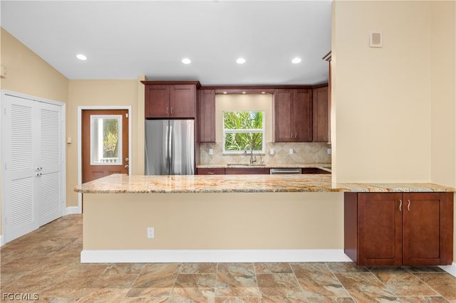 1813 Long Point LN, Sanibel, FL 33957