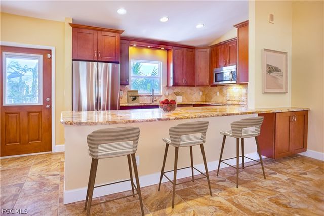 1813 Long Point LN, Sanibel, FL 33957