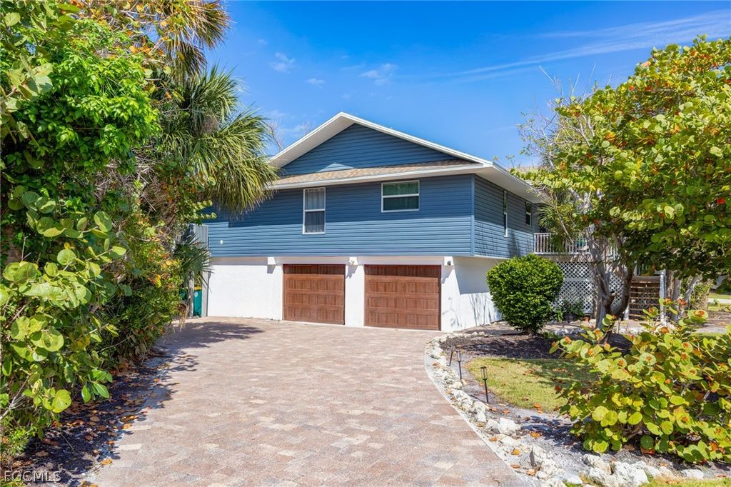 1813 Long Point LN, Sanibel, FL 33957