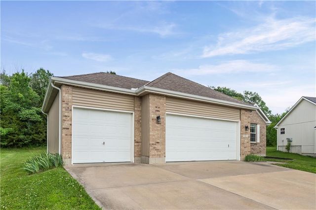 5021 NW Flintridge Road, Riverside, MO 64150