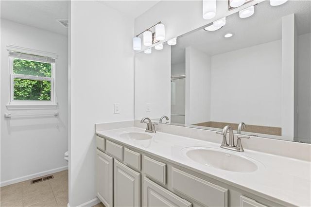 5021 NW Flintridge Road, Riverside, MO 64150