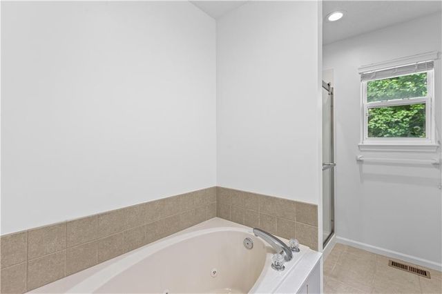 5021 NW Flintridge Road, Riverside, MO 64150