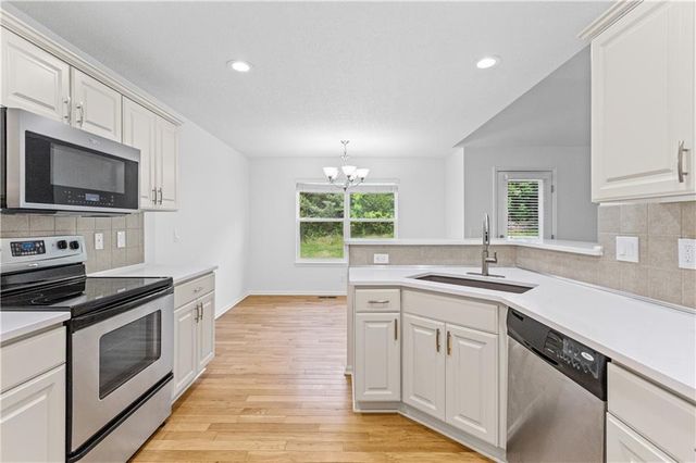 5021 NW Flintridge Road, Riverside, MO 64150