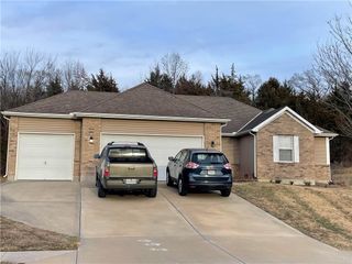 5021 NW Flintridge Road, Riverside, MO 64150