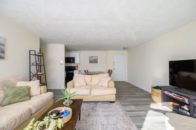 37 Fountain Ln 14, Weymouth, MA 02190