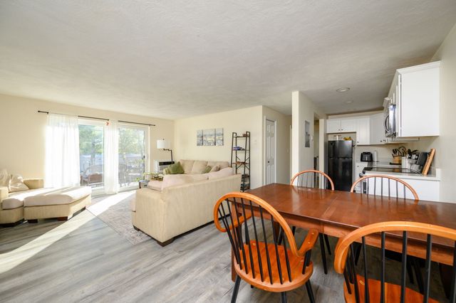 37 Fountain Ln 14, Weymouth, MA 02190