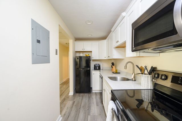 37 Fountain Ln 14, Weymouth, MA 02190