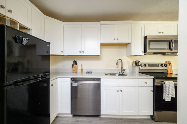 37 Fountain Ln 14, Weymouth, MA 02190